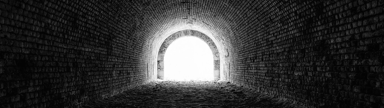 foto de tunel con luz 